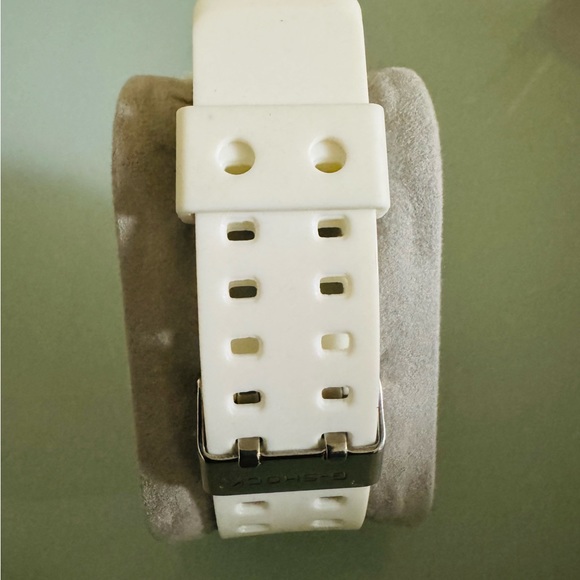 G-SHOCK CASIO WHITE-BLACK DIAL - Picture 9 of 13